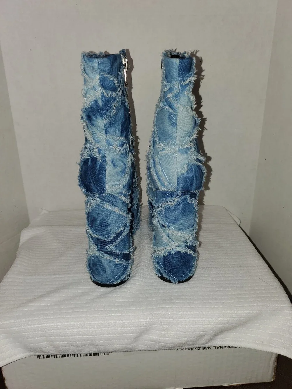 LIKE NEW Current Mood Frayed Denim 70's Distressed Platform Ankle Boots SZ 8